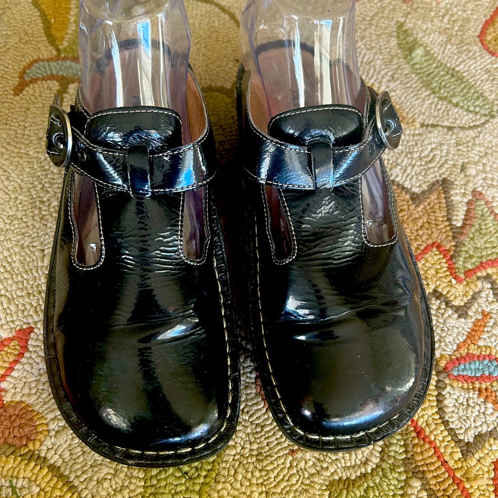 Algeria 39 black patent leather classic slip on w/buckle Slight wear see photos